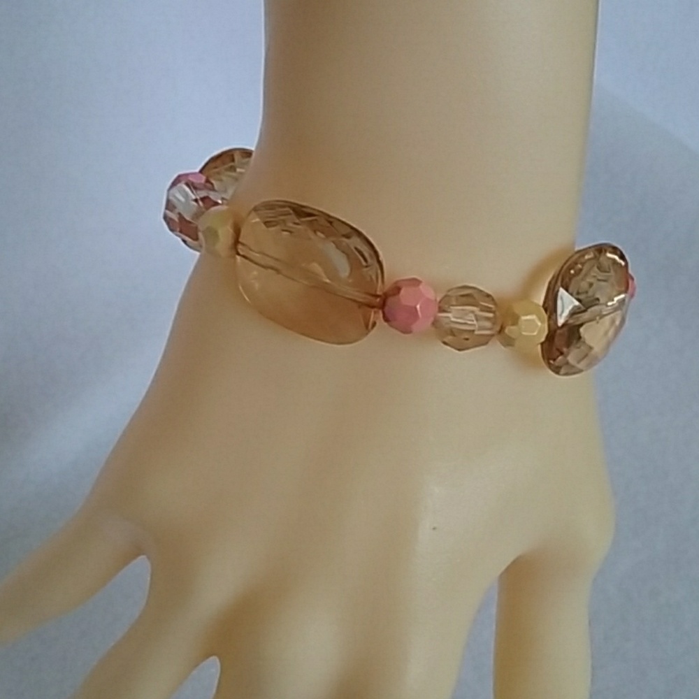 Peach and pink beaded stretch bracelet